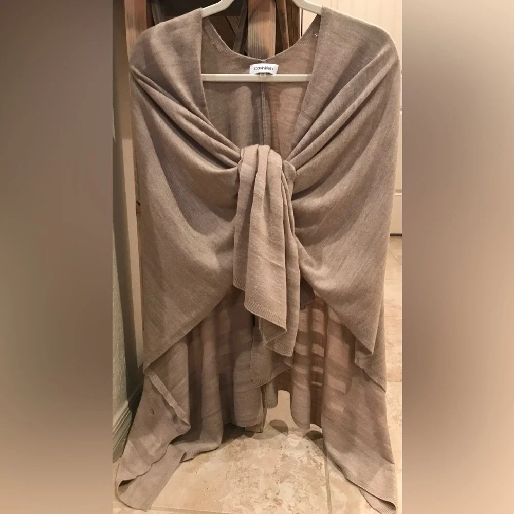 Calvin Klein Beige Knit Shawl/Wrap Poncho Sweater - One Size - Picture 2 of 13